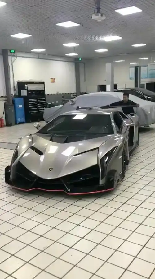 见识下神车之一:兰博基尼毒药