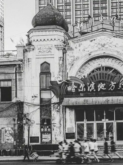 哈尔滨扫街黑白照片下的老道外