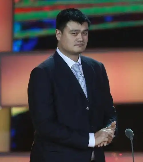 从nba退役后还有钱领王治郅62岁后每年70万姚明易建联呢