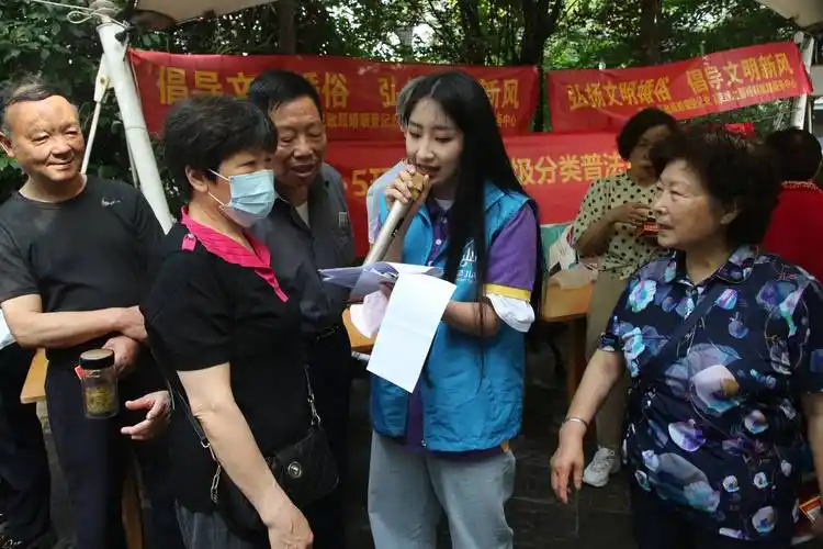 桃园居社区开展世界环境日垃圾分类普法宣传广场活动