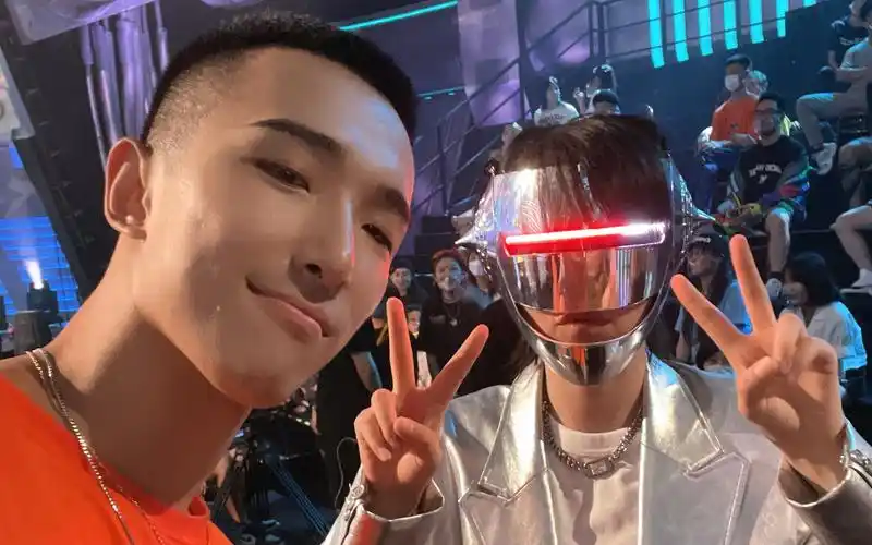 狂爆战士全能铁皮1990究竟是何方神圣大个儿蒙面舞王第二季reaction