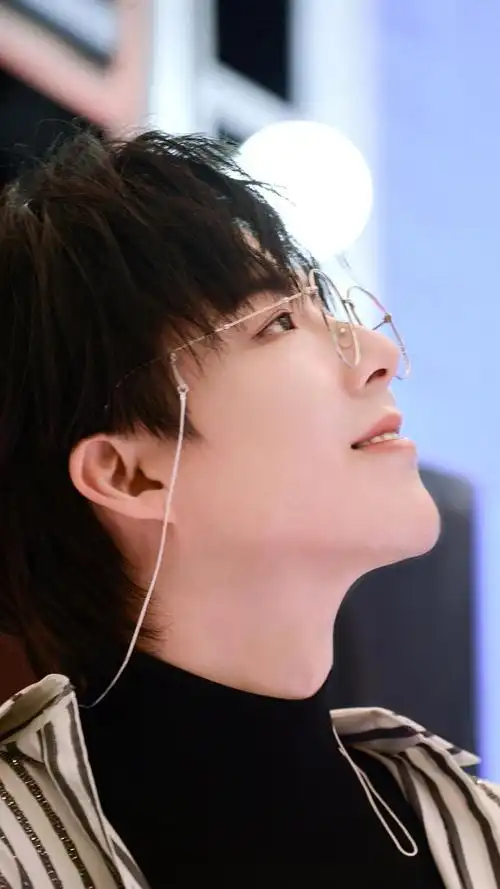 唱歌也好好听!日常沉迷我黑爷刘宇宁.