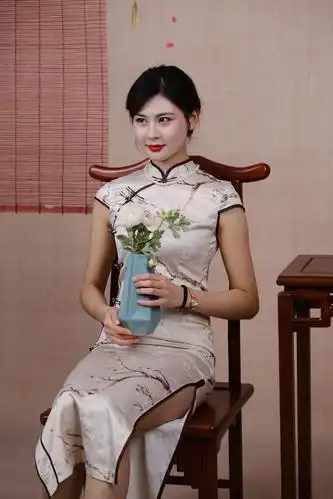 《穿旗袍女人的魅力》.出镜:晓垄.摄影制作:弄潮.