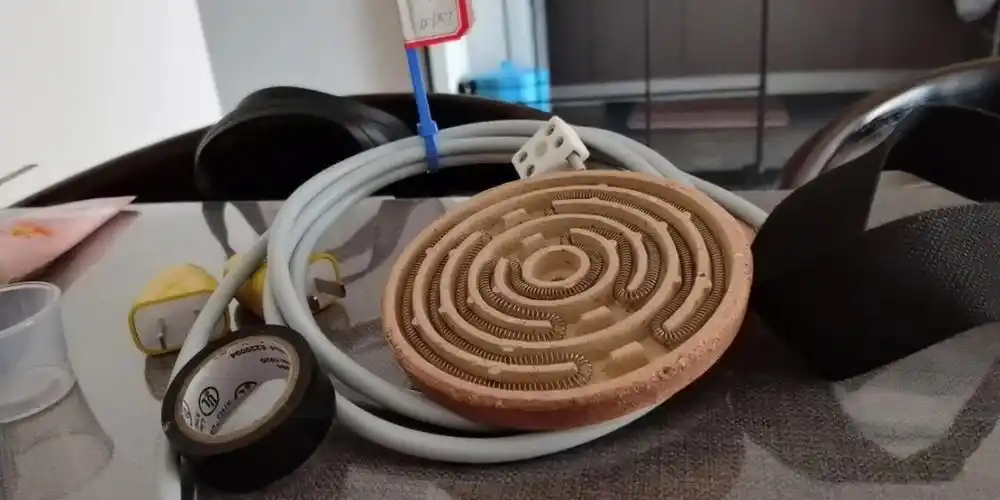 在pdd上买小号火炉,500瓦电炉芯,1平方的电线1米,10a的2脚插头,(我买