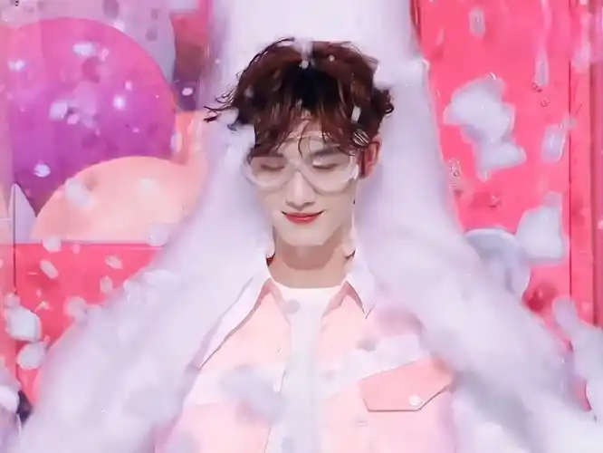 丁程鑫你好星期六##丁程鑫这腿骑不了这车