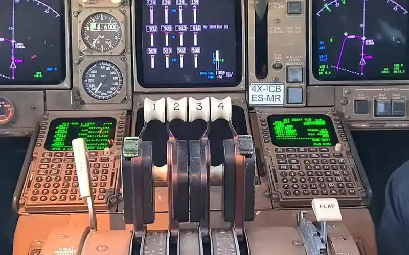 驾驶舱视角 | 波音747起飞 | 襟翼从20到完全收起