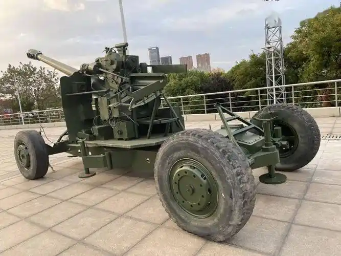 中国59式100毫米高射炮,系苏联kc-19m2式100毫米高射炮的仿制改进产品