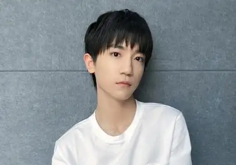 十五六岁少年黑色短发打理方式 中学男生清新干净刘海短发新设计