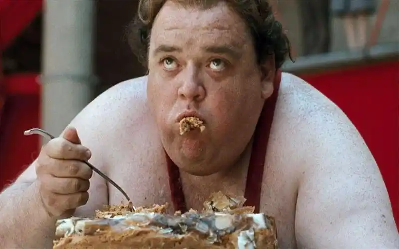 男孩出生就有条猪尾巴,长大后成为超级大胃王!电影《百年癫狂》