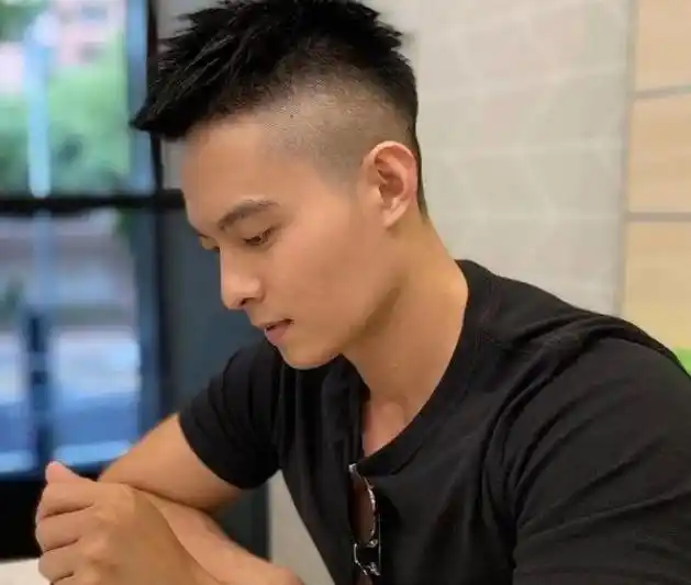 男士两边铲干净的发型叫什么