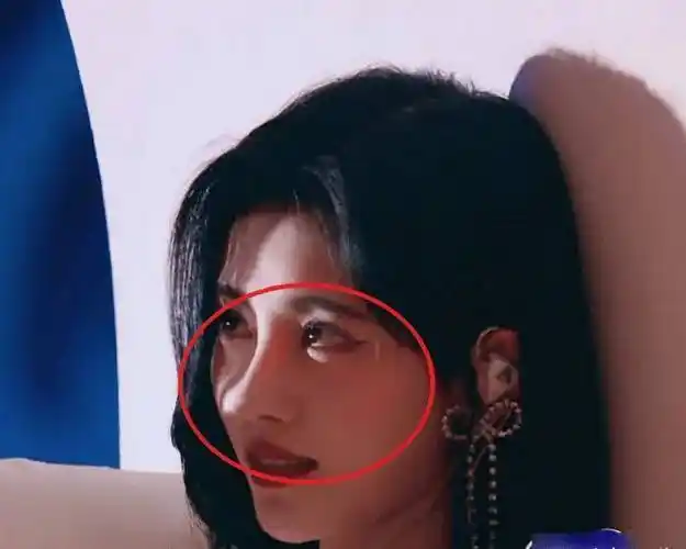 原创又被质疑整容鞠婧祎被米卡壁咚时鼻子上的透光太严重了