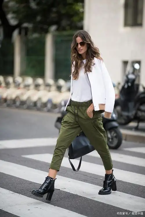 淑雅说时尚:女生马丁靴怎么搭配裤子好看?