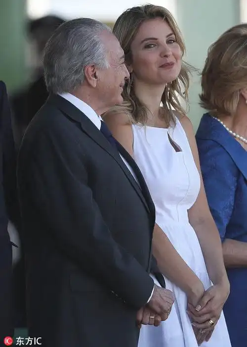 巴西阅兵庆祝独立日新总统特梅尔携高颜值娇妻亮相