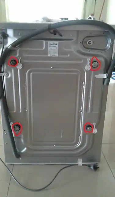 请问海尔滚筒洗衣机,使用前,是否要把背板上的这四个东西卸下来?