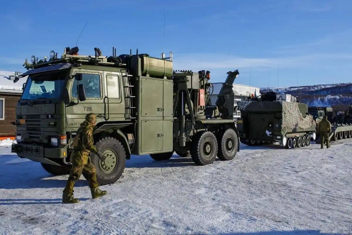 美军装备为何不更新换代?经济如此发达,武器却大多是上世纪产物