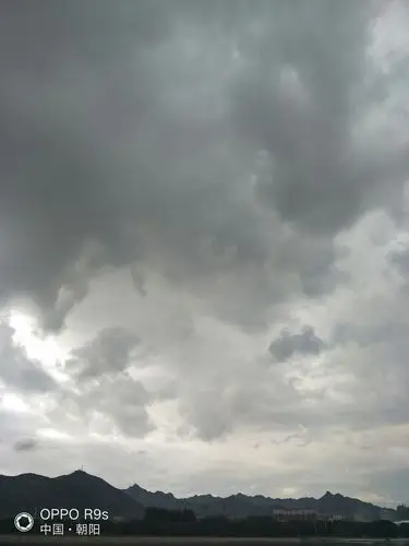 天气预报阴天,出门就没带伞