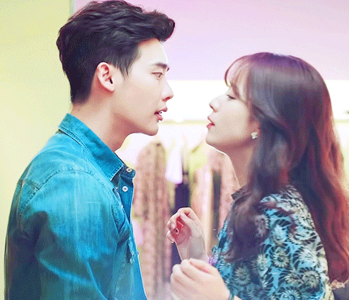 情侣韩星浪漫亲吻gif动图_动态图_表情包下载_soogif