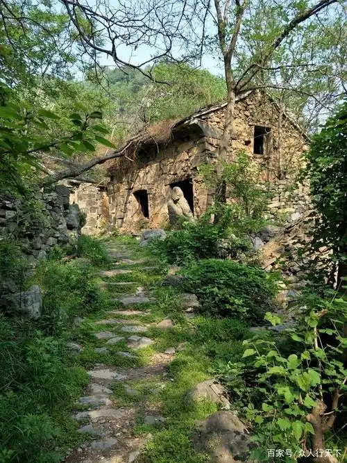 探访荒无人烟的荒废山村河南焦作封门村