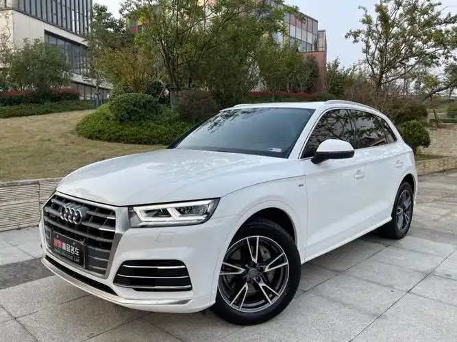 【南京】2020年8月 奥迪 奥迪q5l 2020款 40 tfsi 荣享时尚型 白色