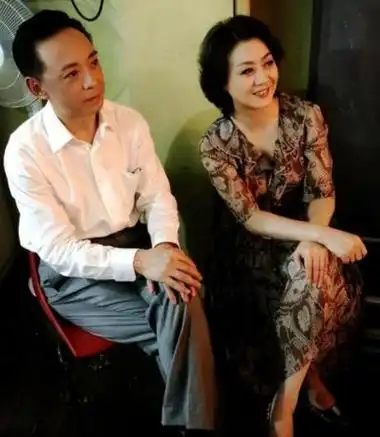 京剧美人李胜素57岁不会做家务四个绯闻老公没一个是真的