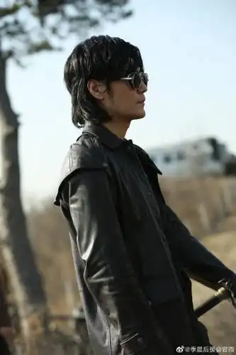 沙海黑瞎子是真的黑瞎子,武力值超高,声音.