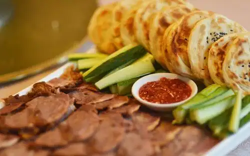 河北的名小吃河间驴肉火烧