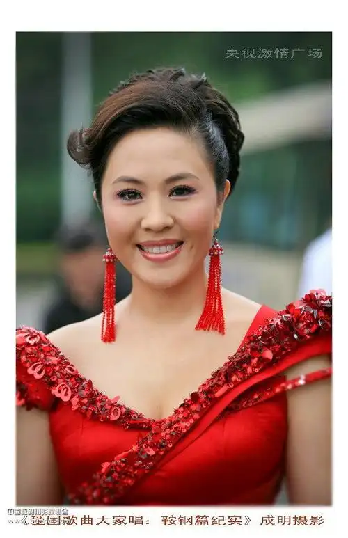 著名歌唱演员--王莹