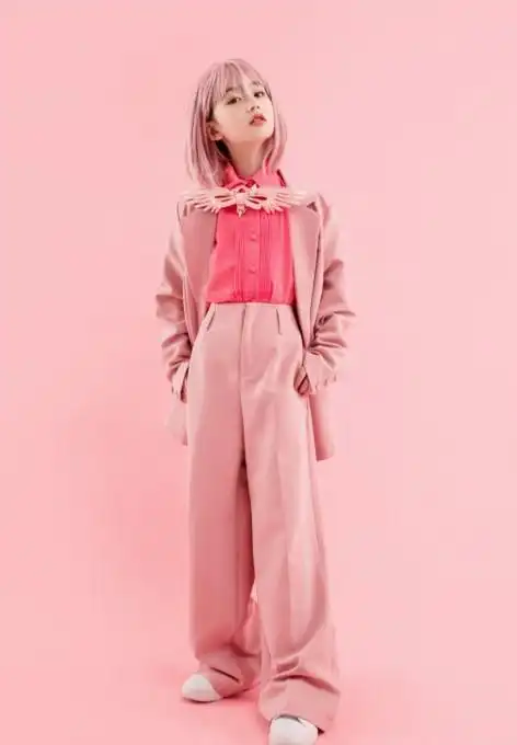 最美童星裴佳欣不爱穿船袜,偏爱"半腿袜",配木屐鞋腿长110_腾讯新闻