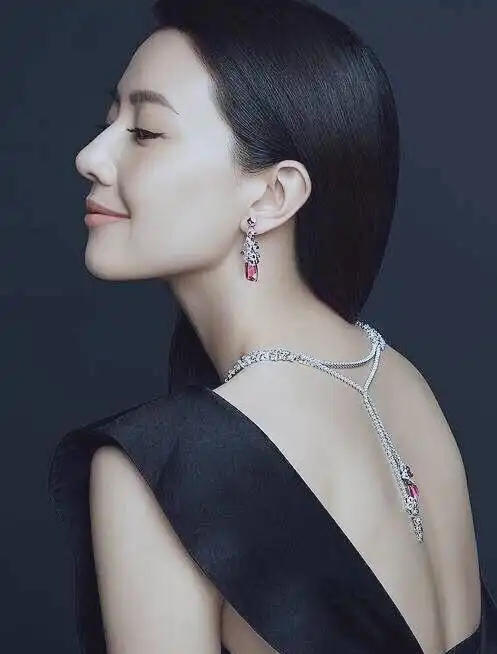 明星们的侧面到底什么决定颜值?