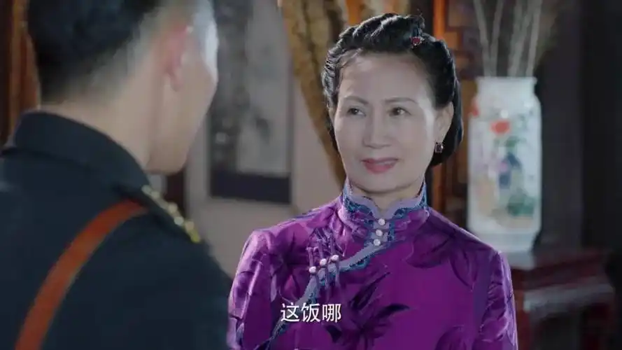 乱世危情敲诈俞队长送何致中回家居然让他交保释金