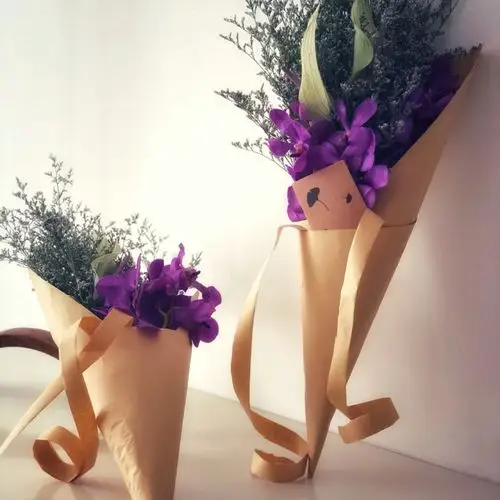 每周一花自然简易风牛皮纸花束