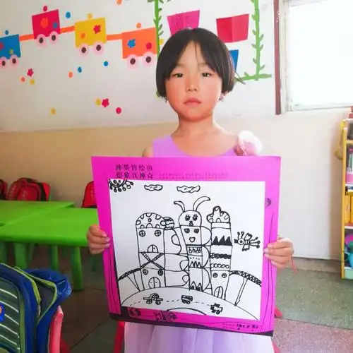 亲爱的爸爸妈妈们一起来欣赏我们今天用长方形图形联想法创意的美画吧