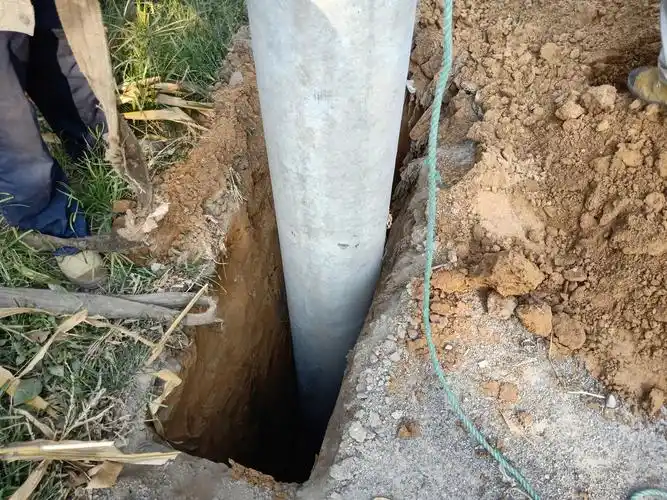 原创农村年轻师傅挖坑深25米一个坑30元日入300元看咋回事