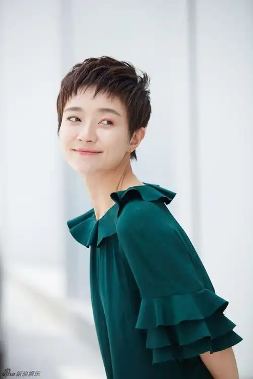 加上焦俊艳"哥范儿"的造型