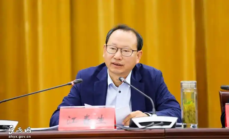 县委十四届十二次全体会议暨县委常委会扩大会议召开