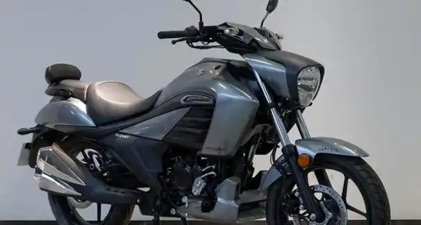 一声清脆的铃声响起,铃木复古小太子150cc摩托车如同一位复古的小太子