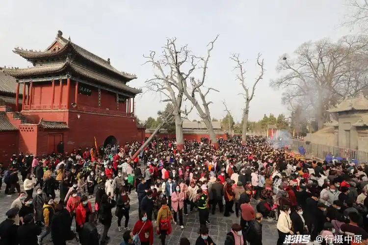 河南淮阳逛庙会赏民俗