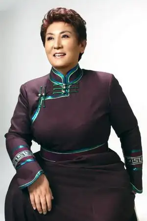 德德玛阎维文蒋大为等艺术家登台再现红色经典