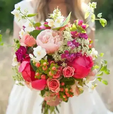 手捧东西图片唯美_手捧玫瑰花的唯美图片_女明星手捧花图片唯美