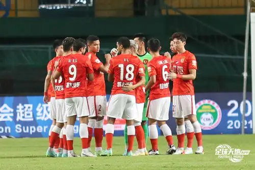 中超联赛广州城vs广州队上半场比赛精彩图片花絮