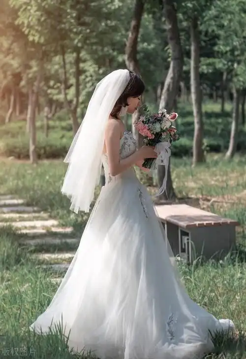 有人为我着轻纱——记一位曾为我穿婚纱的女孩,最终已错过