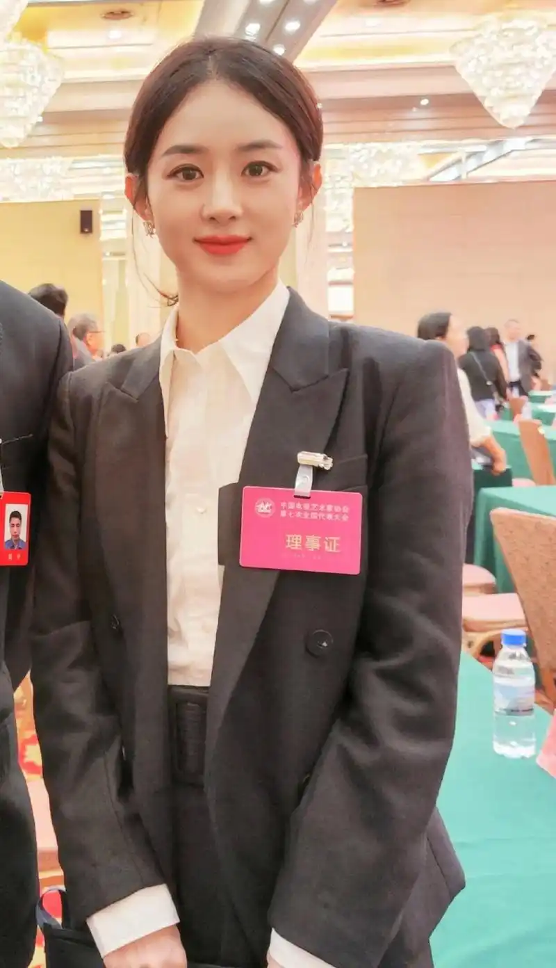 "是谁上新闻联播了呀" "当然是我们根正苗红的赵宝宝呀" # - 抖音