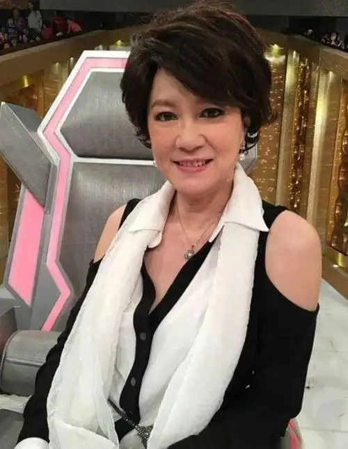 66岁苗可秀近照曾夺走李小龙的荧幕初吻为李小龙终生不嫁