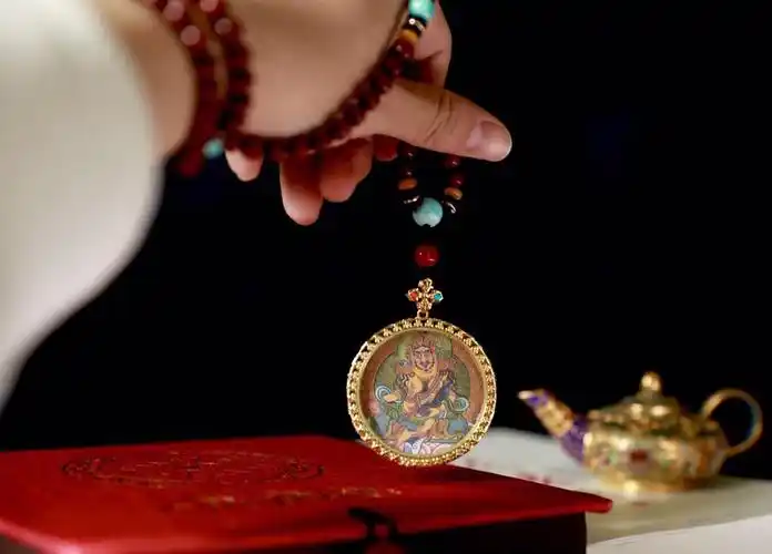 小叶紫檀鍊镀金手绘唐卡挂坠