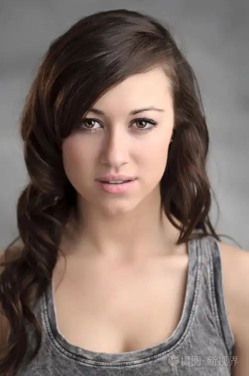 年轻漂亮的白人女子肖像