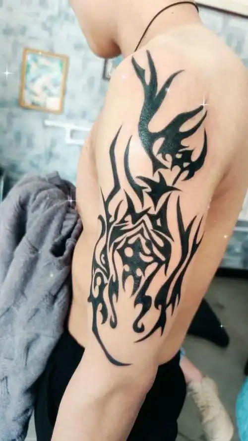 山鸡.陈小春经典海草图腾.需要纹身的朋友来吧.