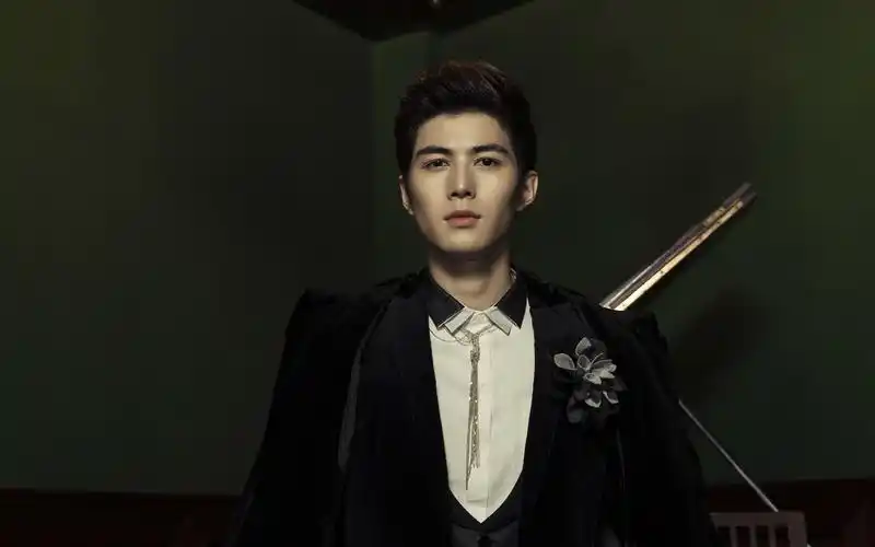 陈学冬电脑壁纸_成熟稳重的陈学冬