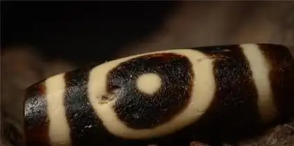 世界上仅存两颗九眼天珠李连杰曾花2000万求一颗现值多少钱