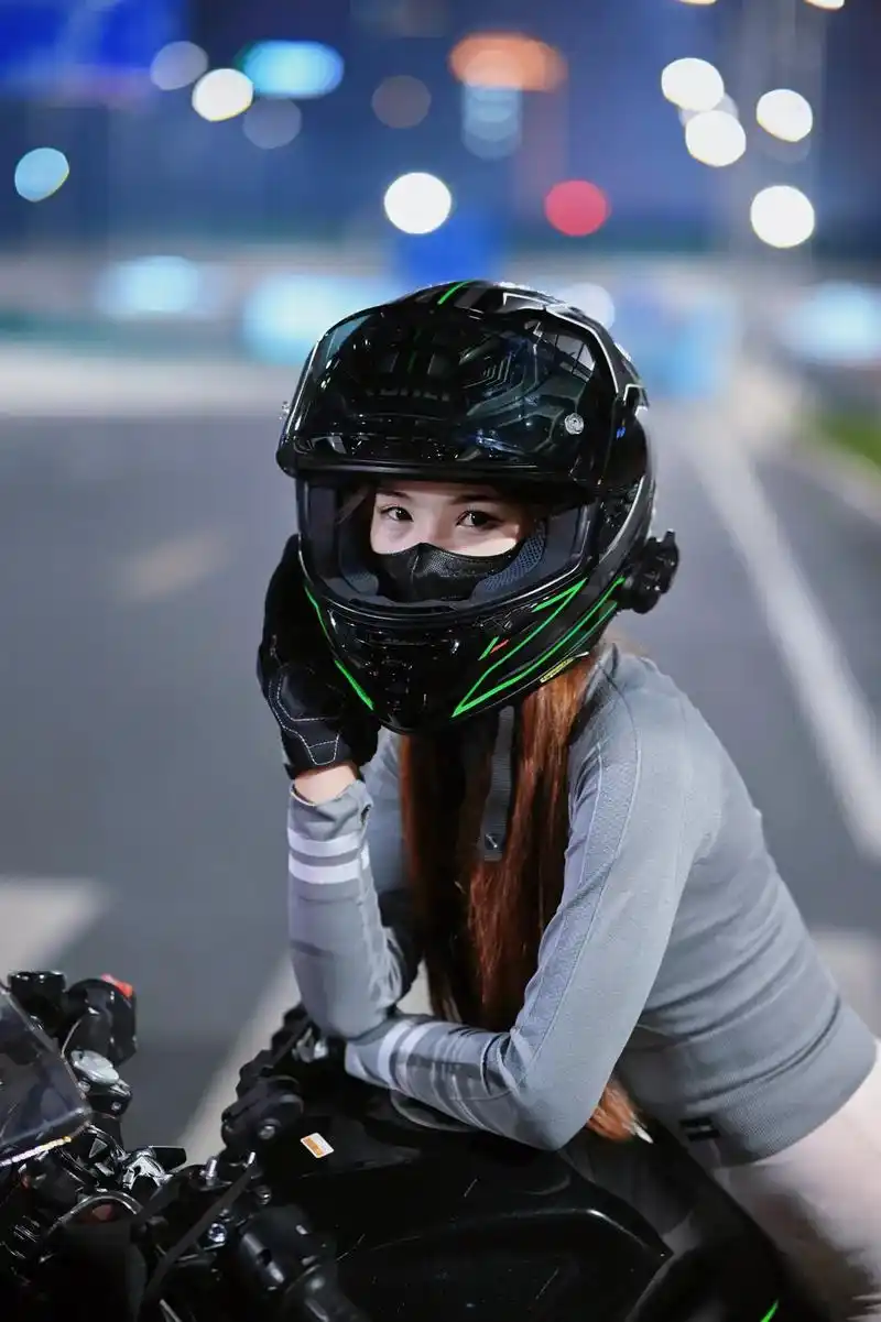 这歌越听越上头#女骑 #机车摄影 #川崎ninja400 - 抖音