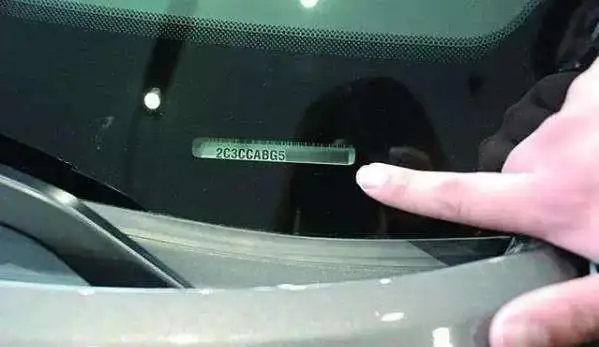 奥迪a812款车架号在什么地方